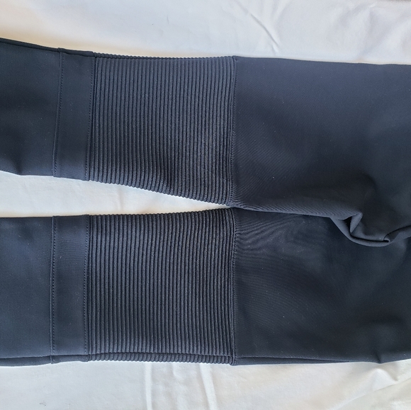 The base rib-cuffed activewear pants. - Picture 5 of 5